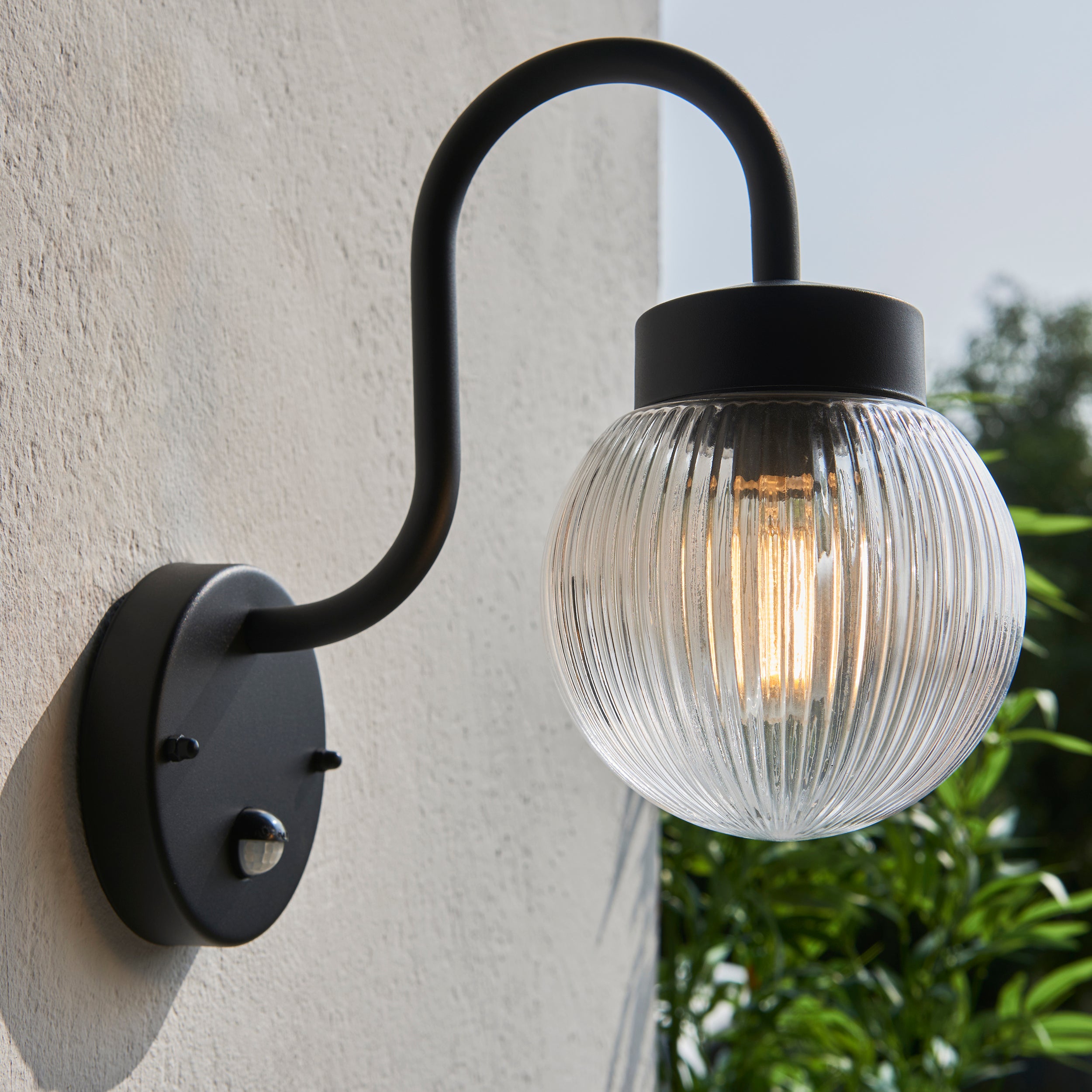 Eldon 1lt Outdoor Wall PIR