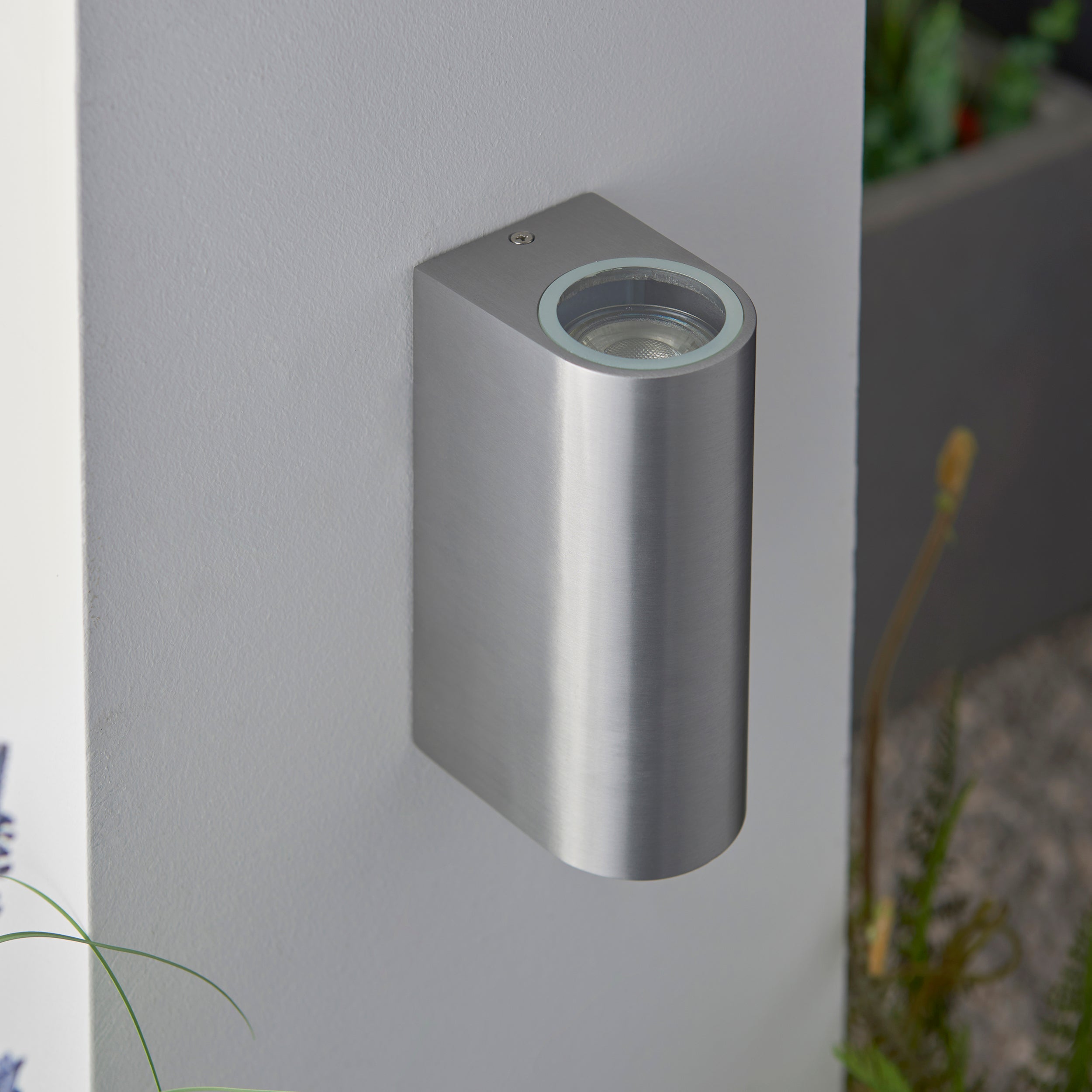 Doron 2lt wall IP44 35W