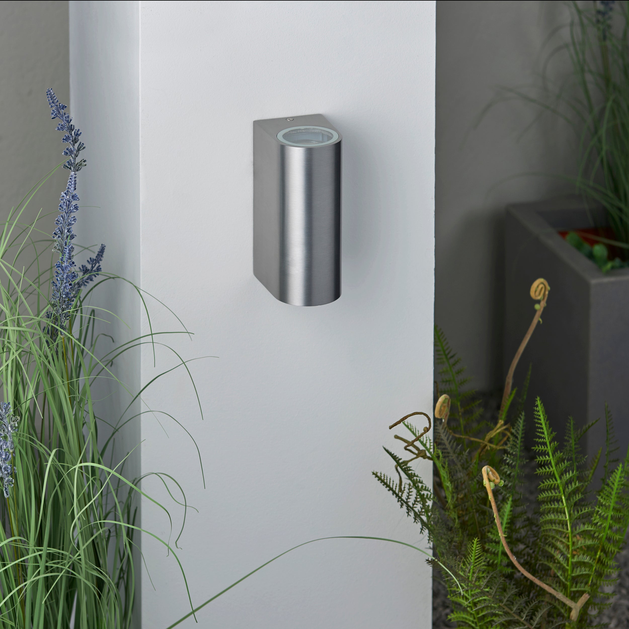 Doron 2lt wall IP44 35W