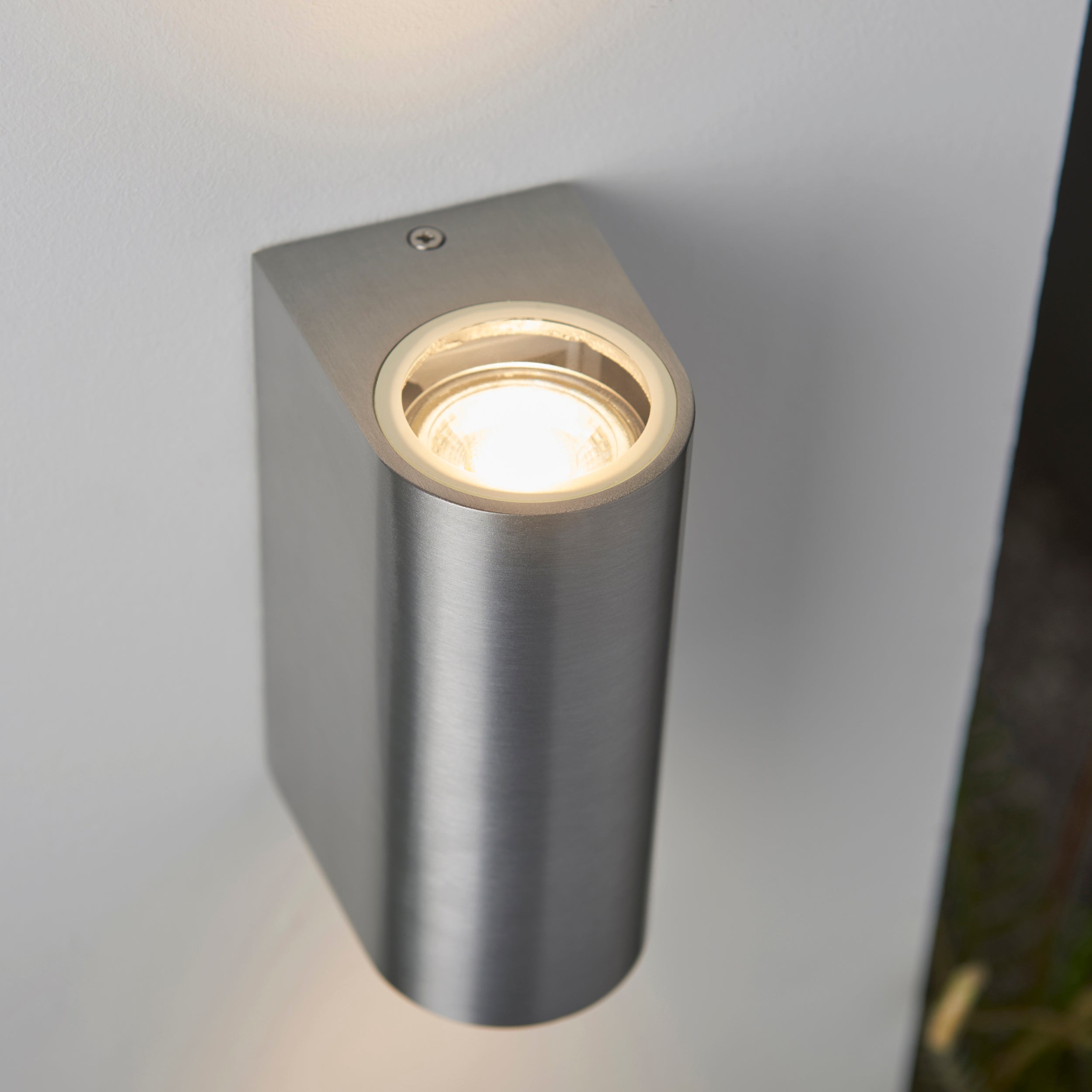 Doron 2lt wall IP44 35W