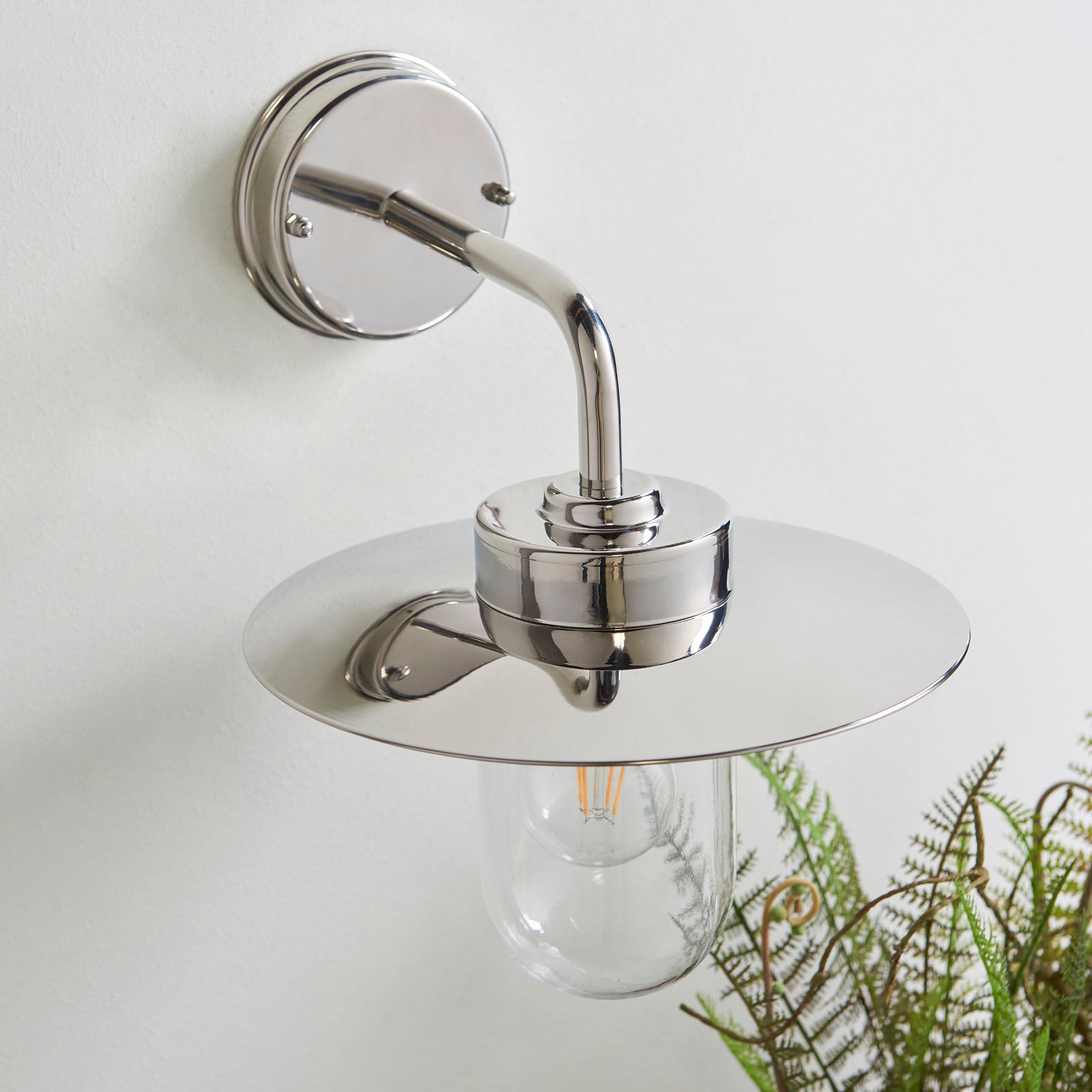 Addison Modern Wall Light: Nautical Touch