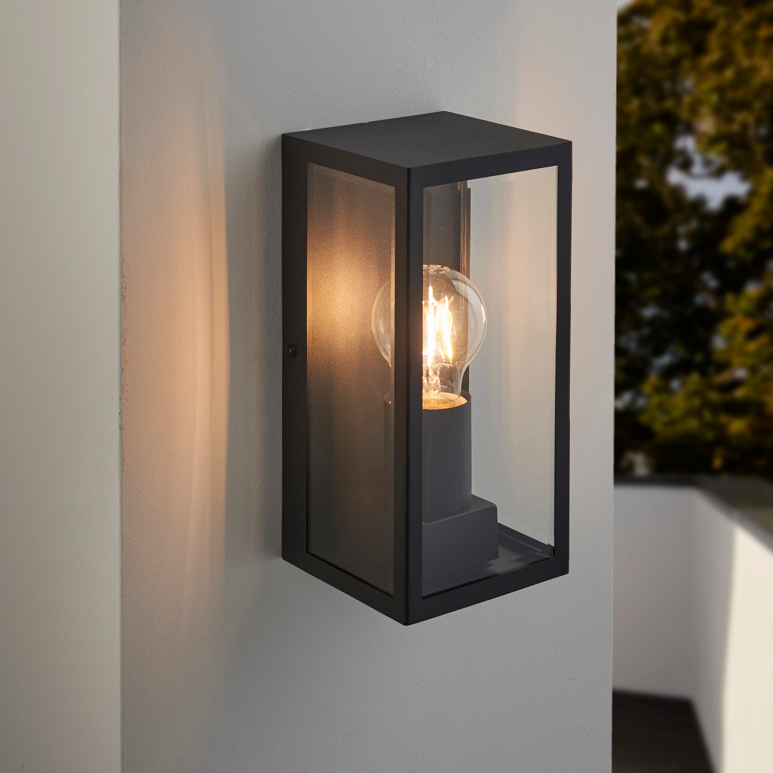 Breton wall Black IP44 28W