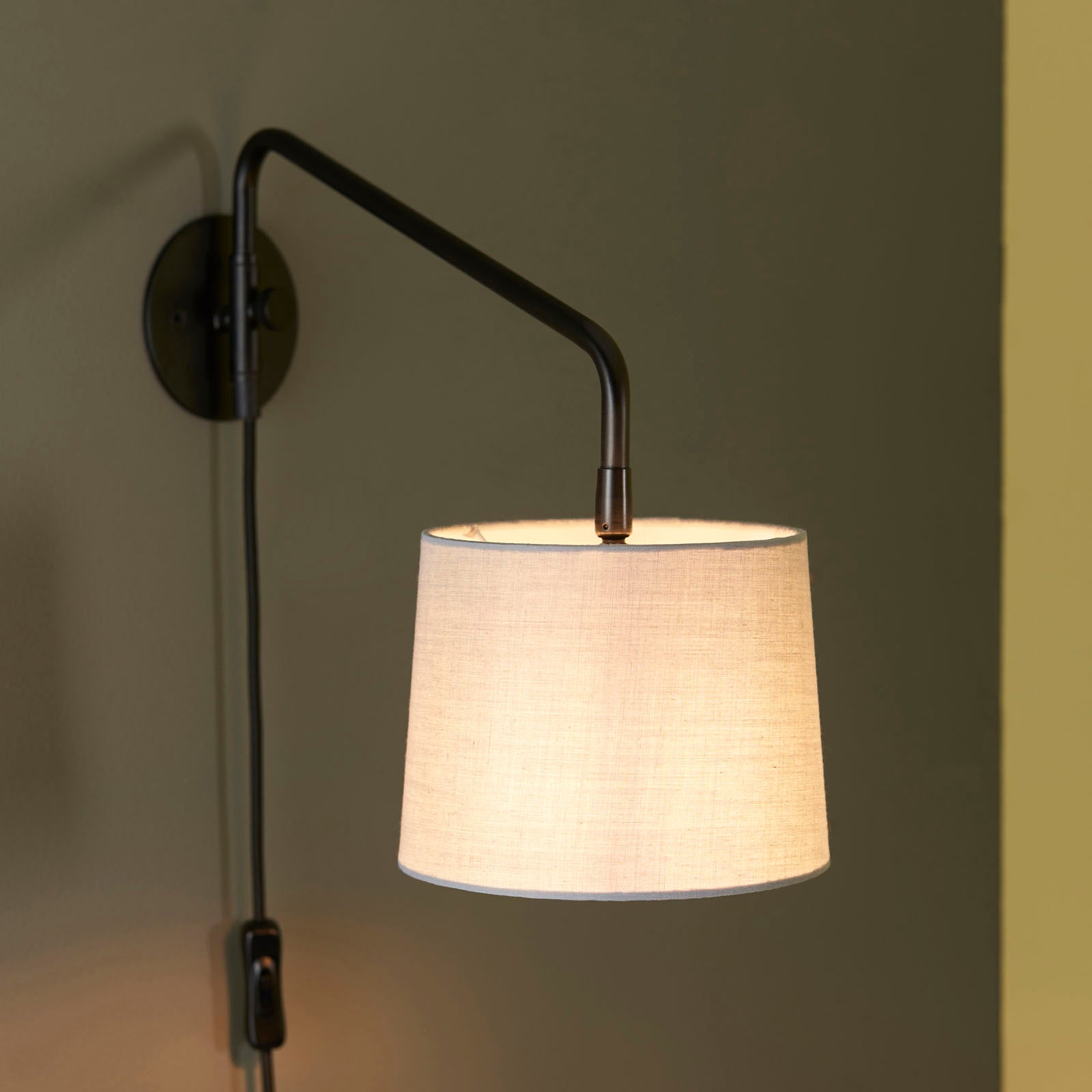 Carlson Modern Wall Light with Adjustable Swing Arm (In-Line Switch)