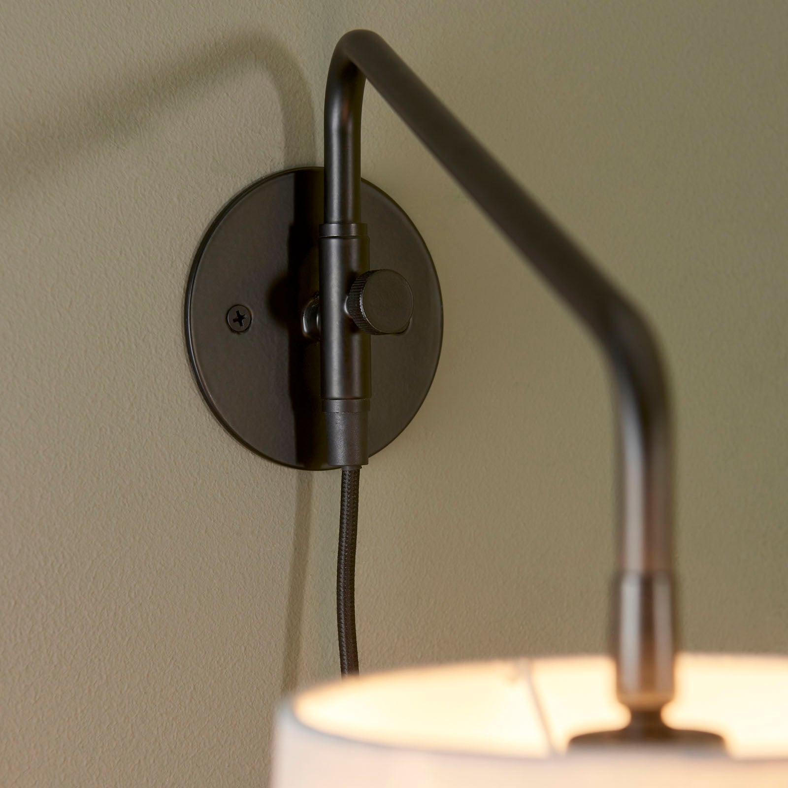 Carlson Modern Wall Light with Adjustable Swing Arm (In-Line Switch)