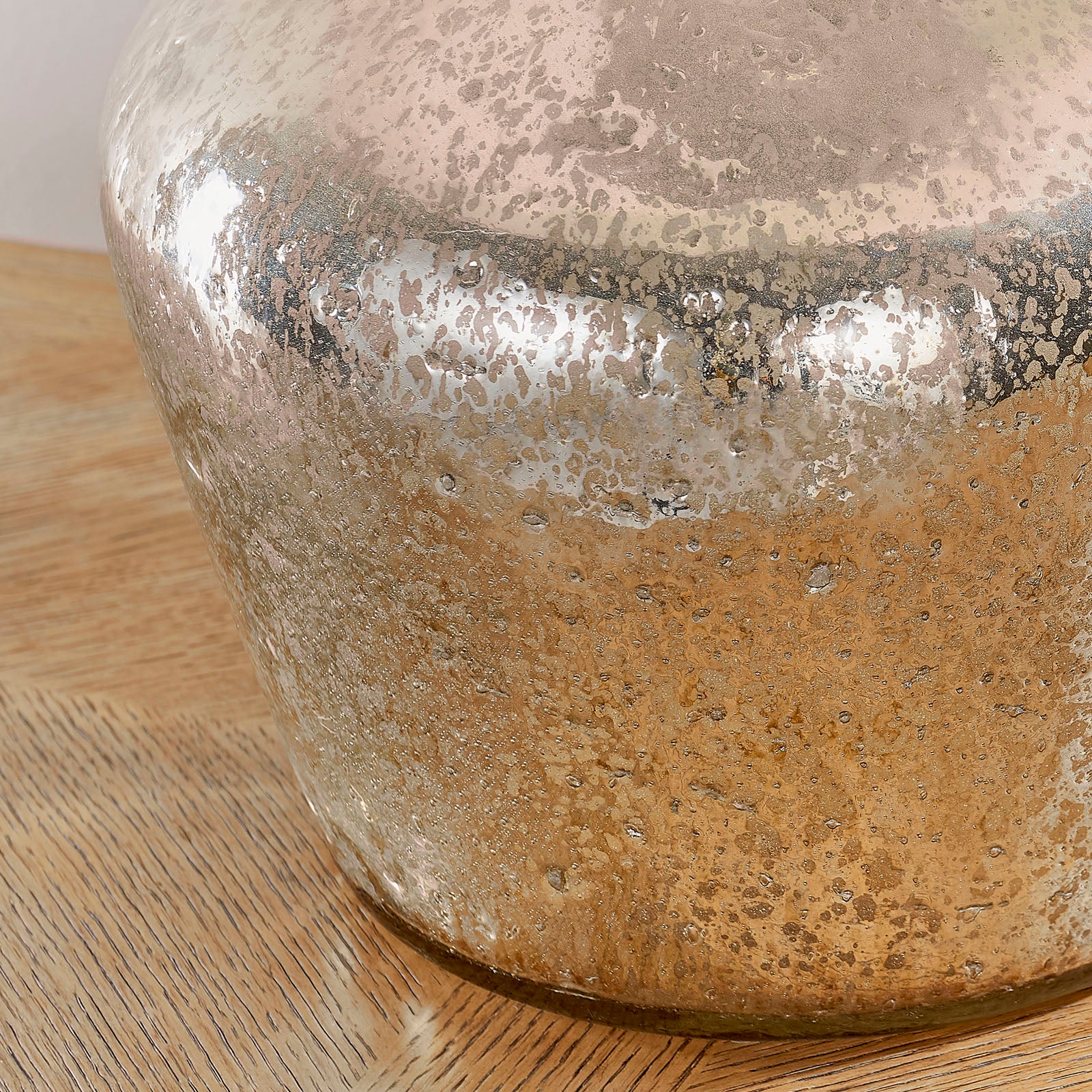 Meteora Vintage White & Hammered Pearl Table Lamp with Off-White Linen Shade