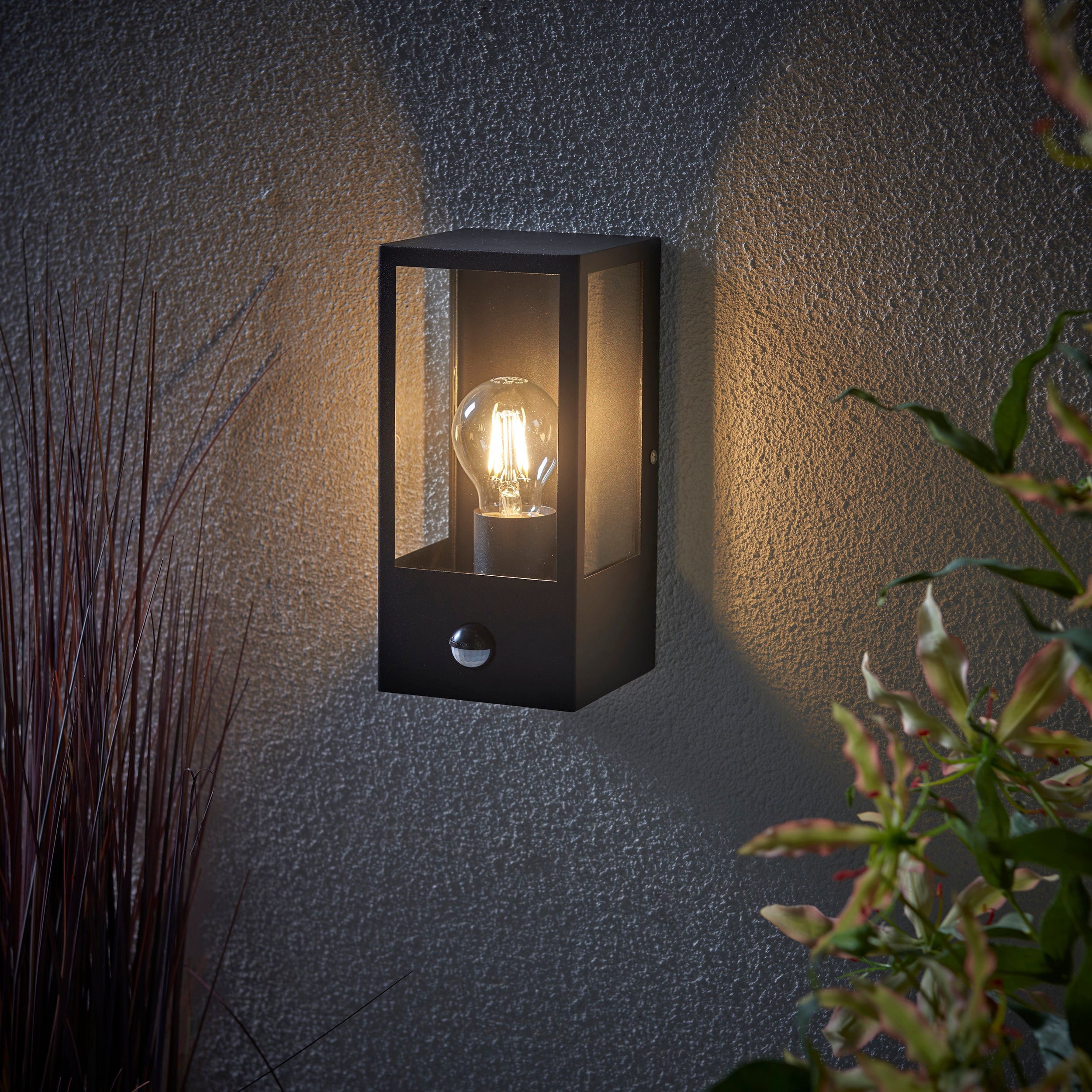 Breton PIR wall Black IP44 28W