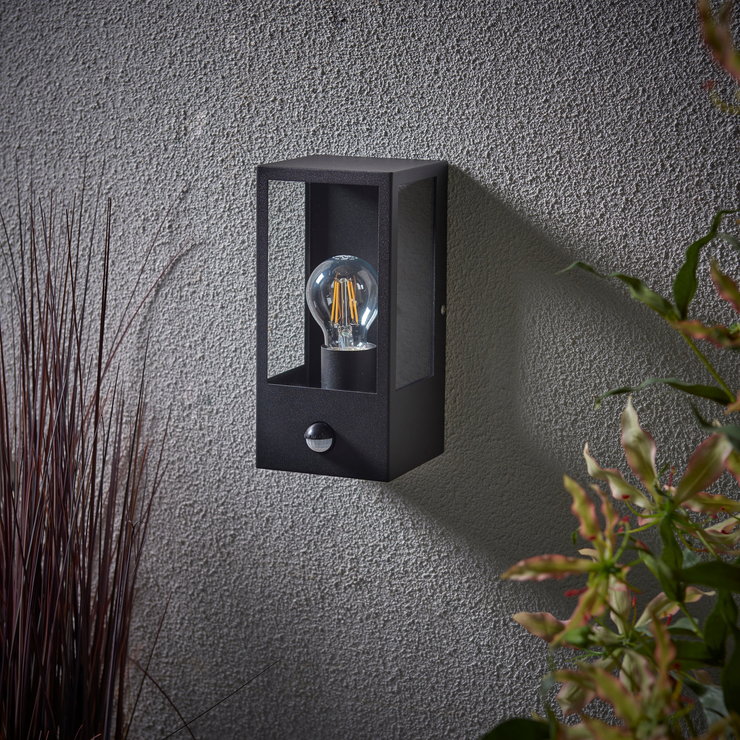 Breton PIR wall Black IP44 28W