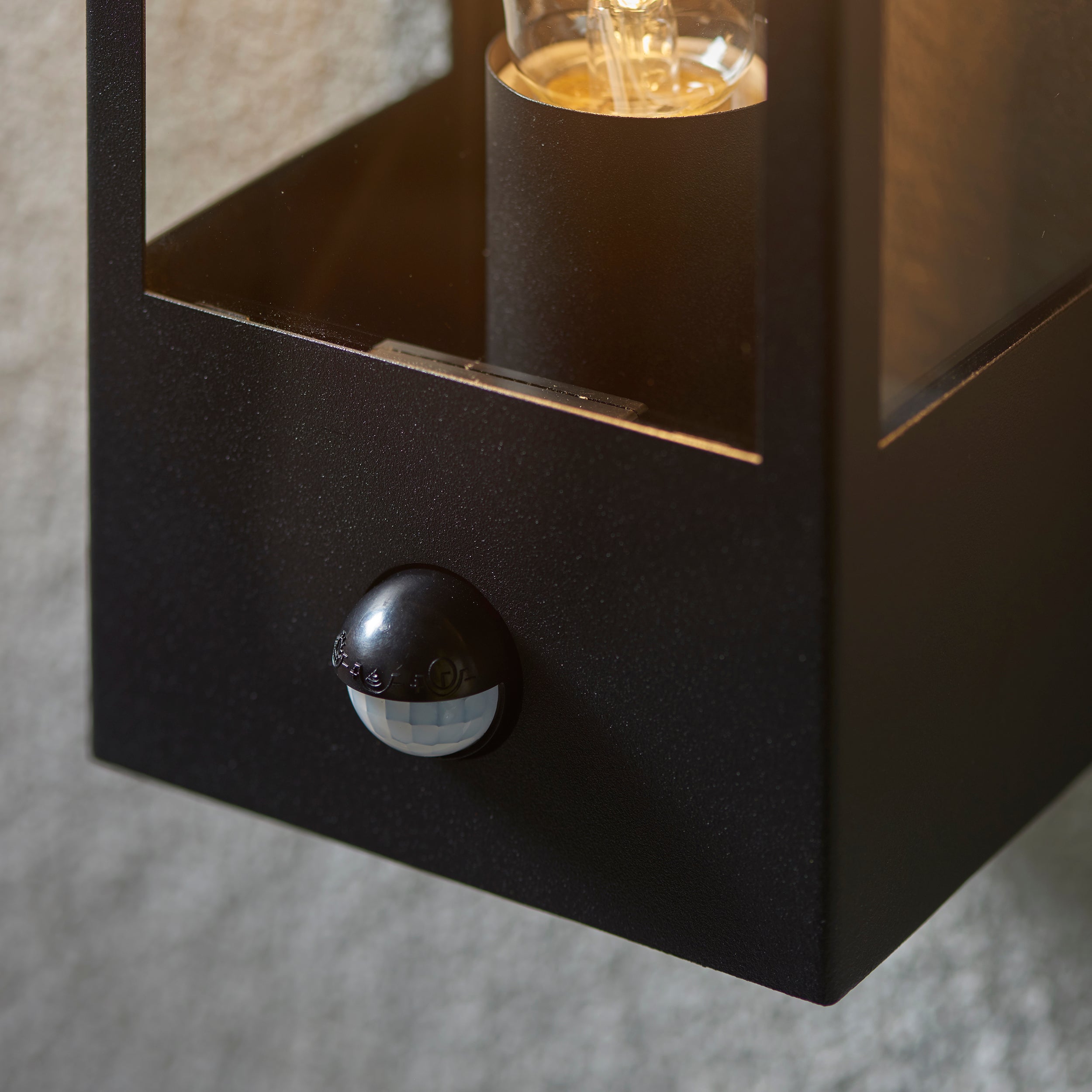 Breton PIR wall Black IP44 28W