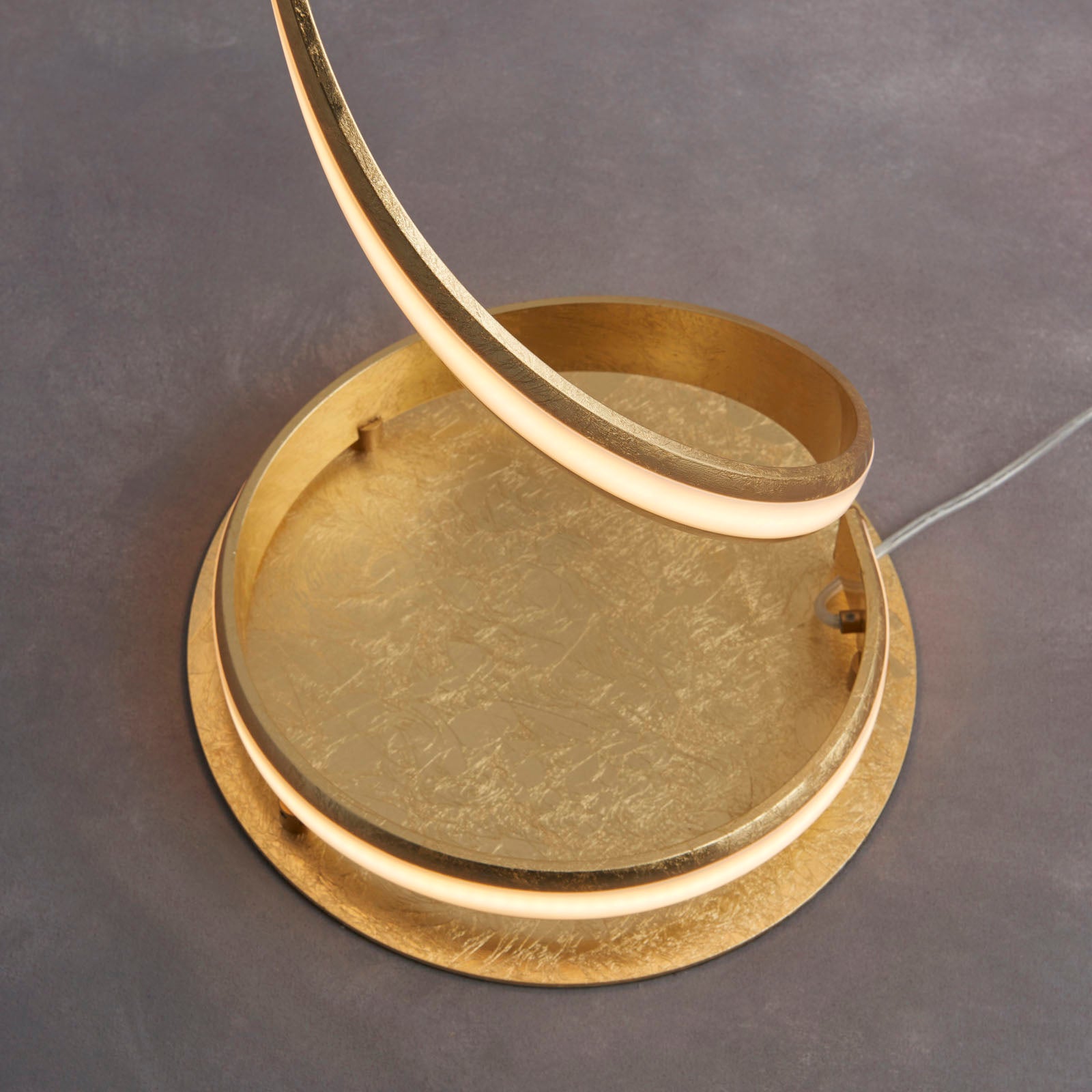 Aria 1-Light LED Floor Lamp: Flowing Curves (Gold Leaf)
