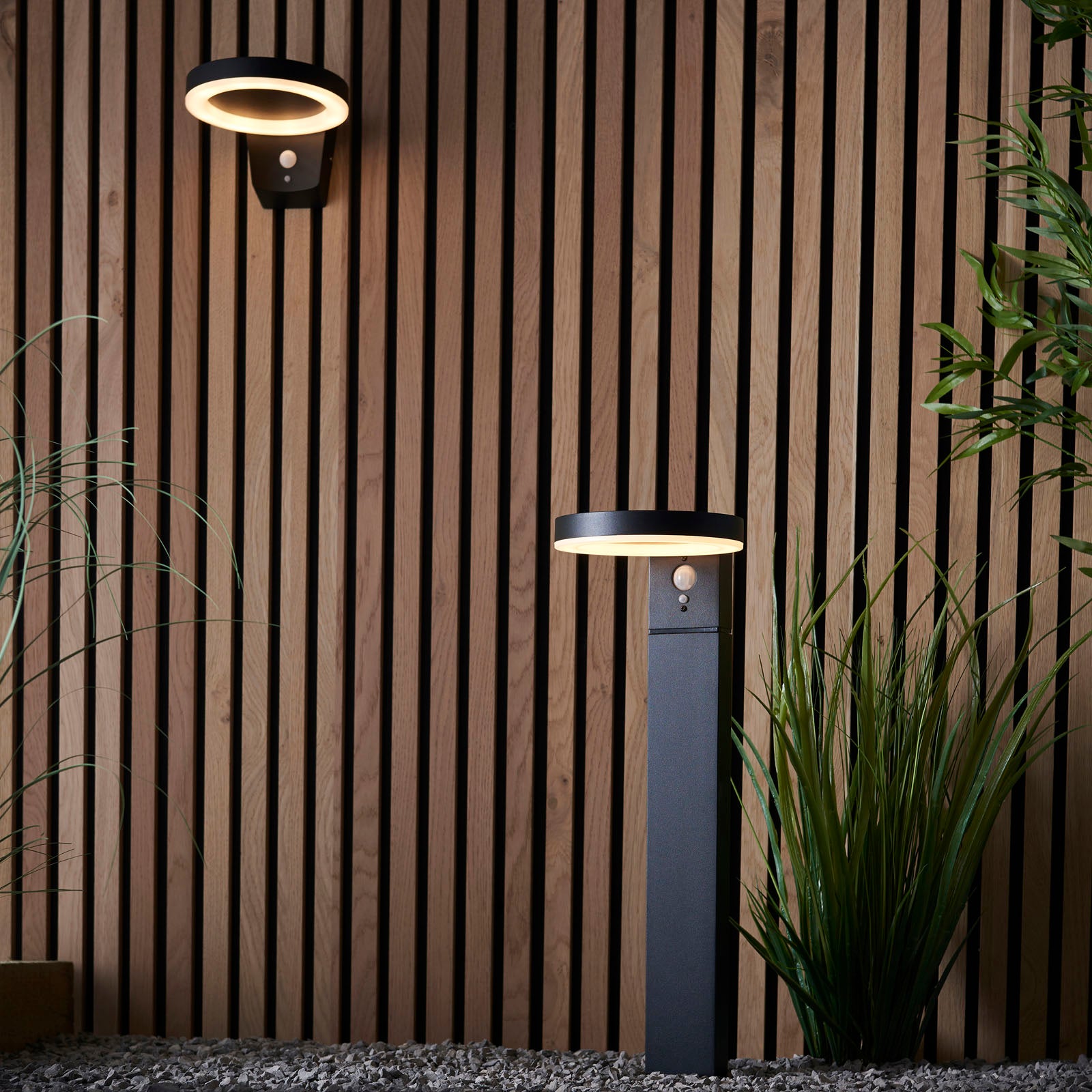 Ebro 1-Light Solar Wall Light (Motion Sensor)