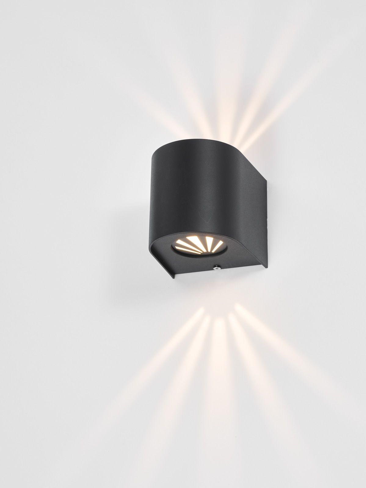 Architectural wall light with dual beam lighting