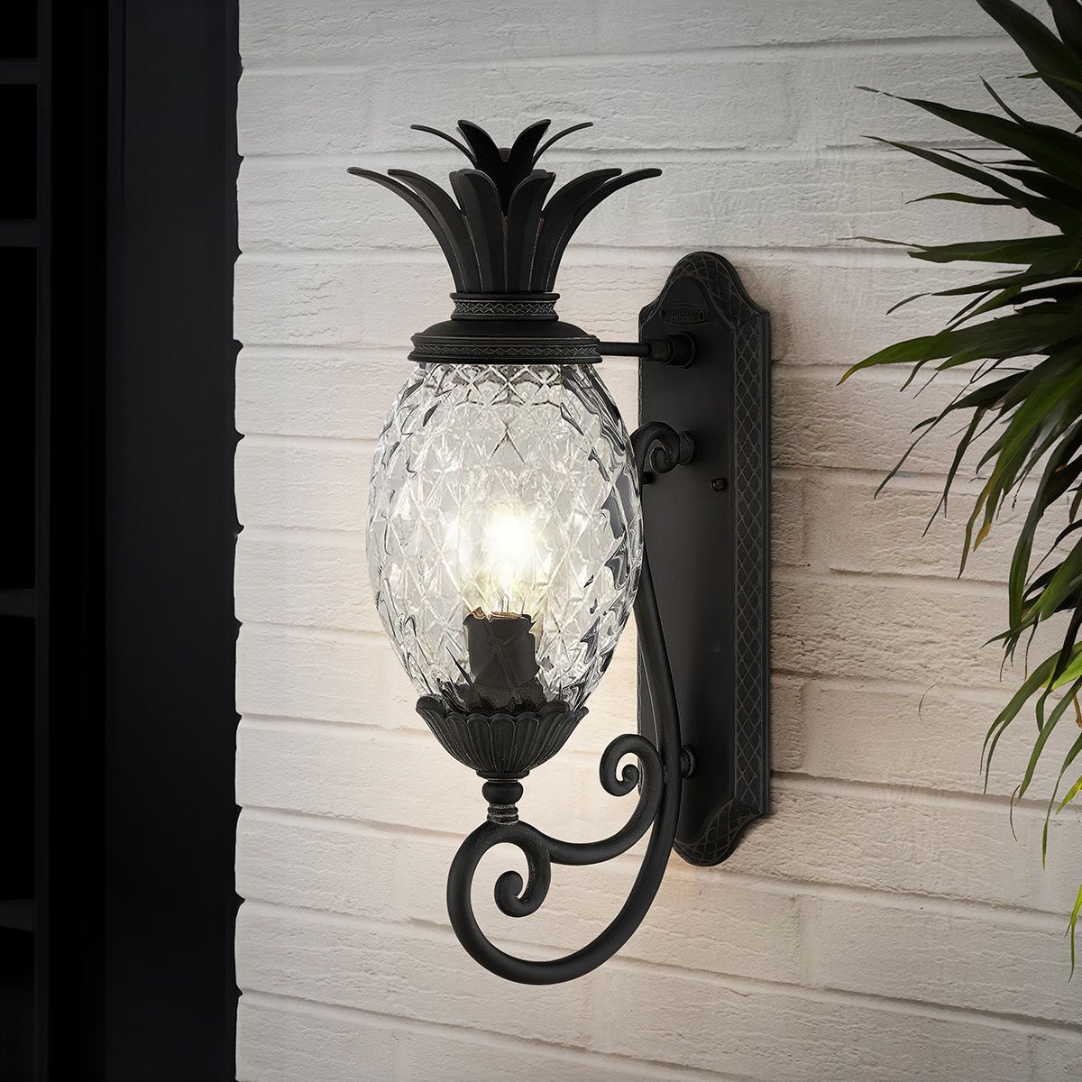 Plantation 1lt Medium Wall Lantern 1