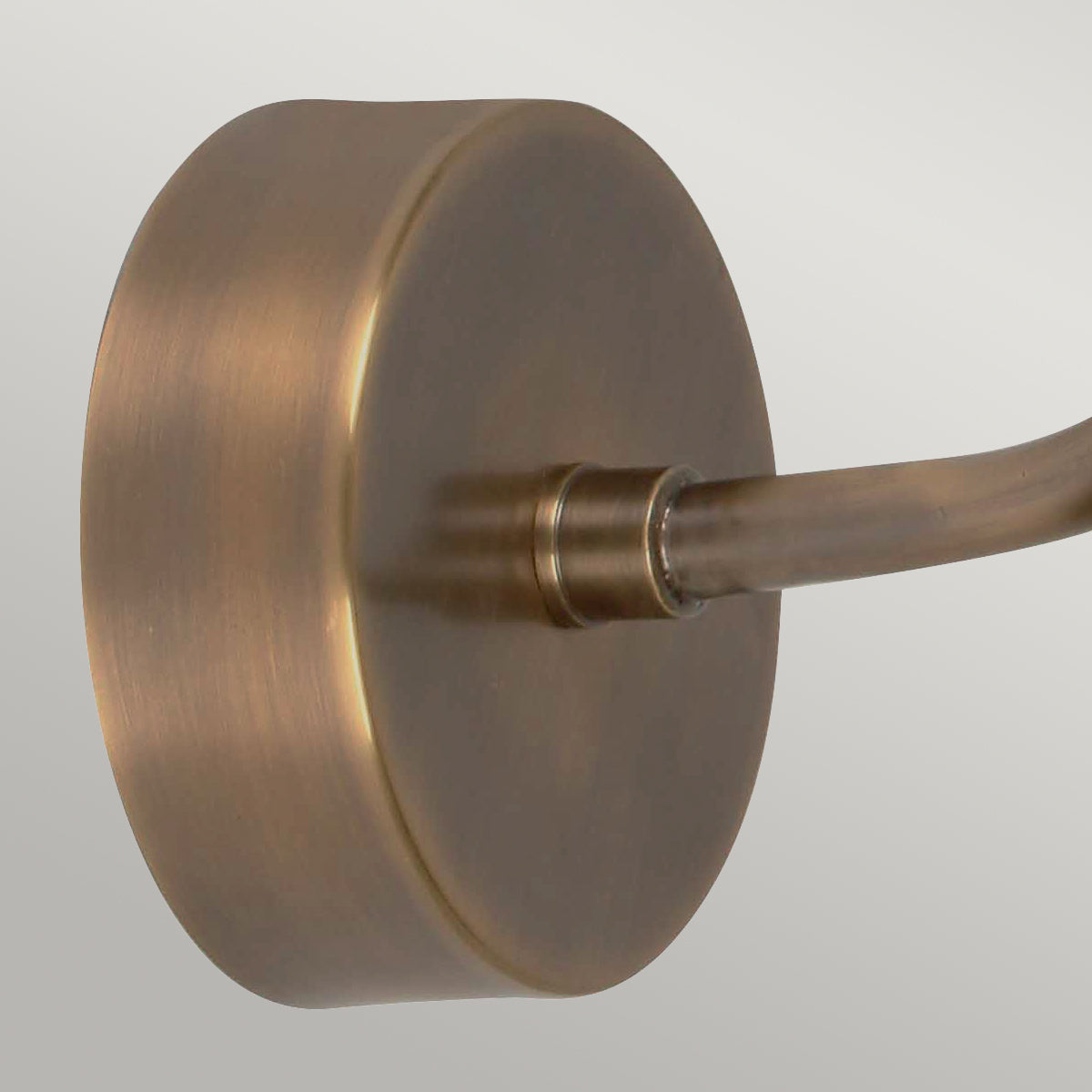 Sheldon Wall Lantern (Aged Brass)