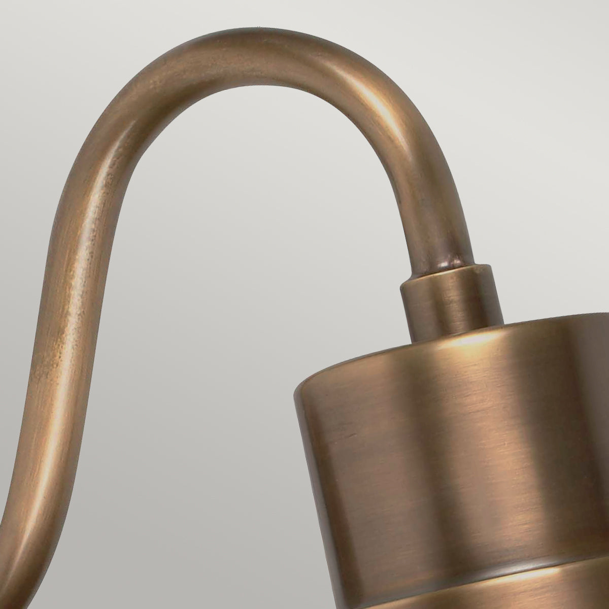 Sheldon Wall Lantern (Aged Brass)